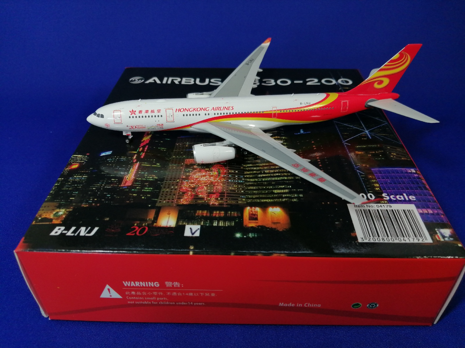 04179 Phoenix HONG KONG AIRLINES / 香港航空 A330-200 20TH B-LNK 1:400 完売しました。 Phoenix 1:400 HONG KONG AIRLINES / 香港航空 A330-200 亜鉛ダイキャスト製