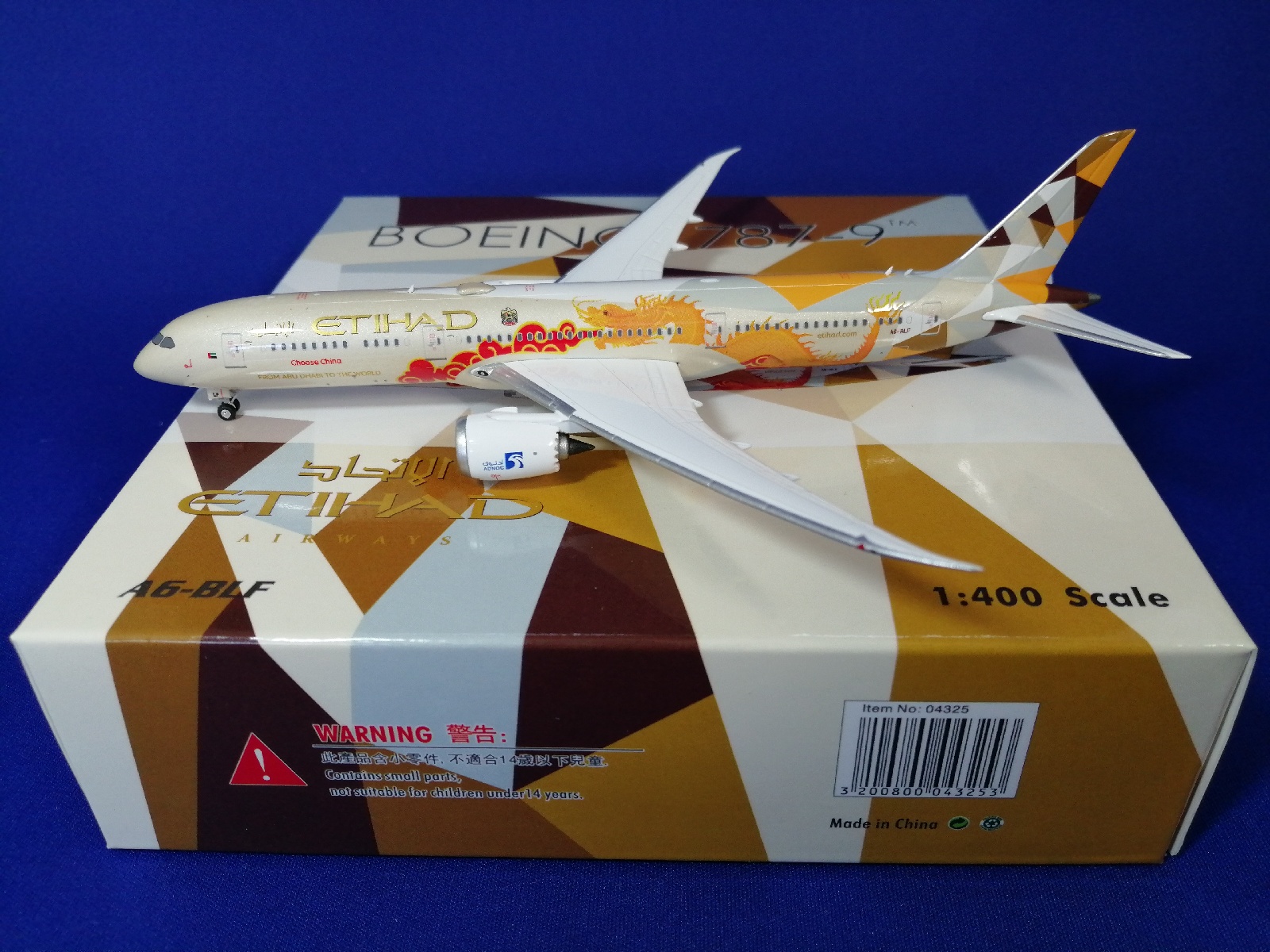 04325 Phoenix ETIHAD AIRWAYS / エティハド航空 Choose China B787-9 A6-BLF 1:400 完売しました。 Phoenix 1:400 ETIHAD AIRWAYS / エティハド航空 787-9 亜鉛ダイキャスト製