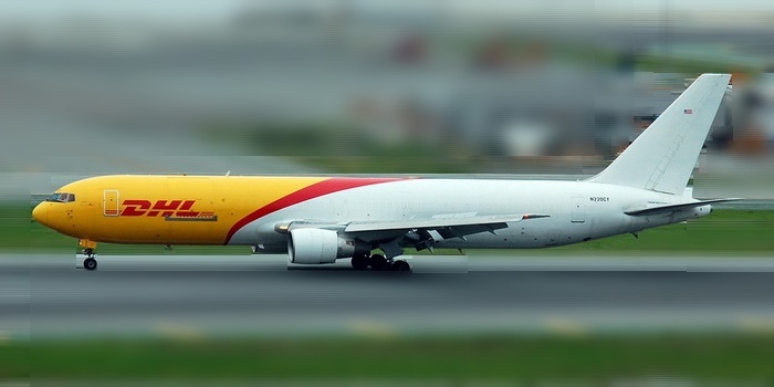 04398 Phoenix DHL / ディーエイチエル B767-300ER N220CY 1:400 お取り寄せ