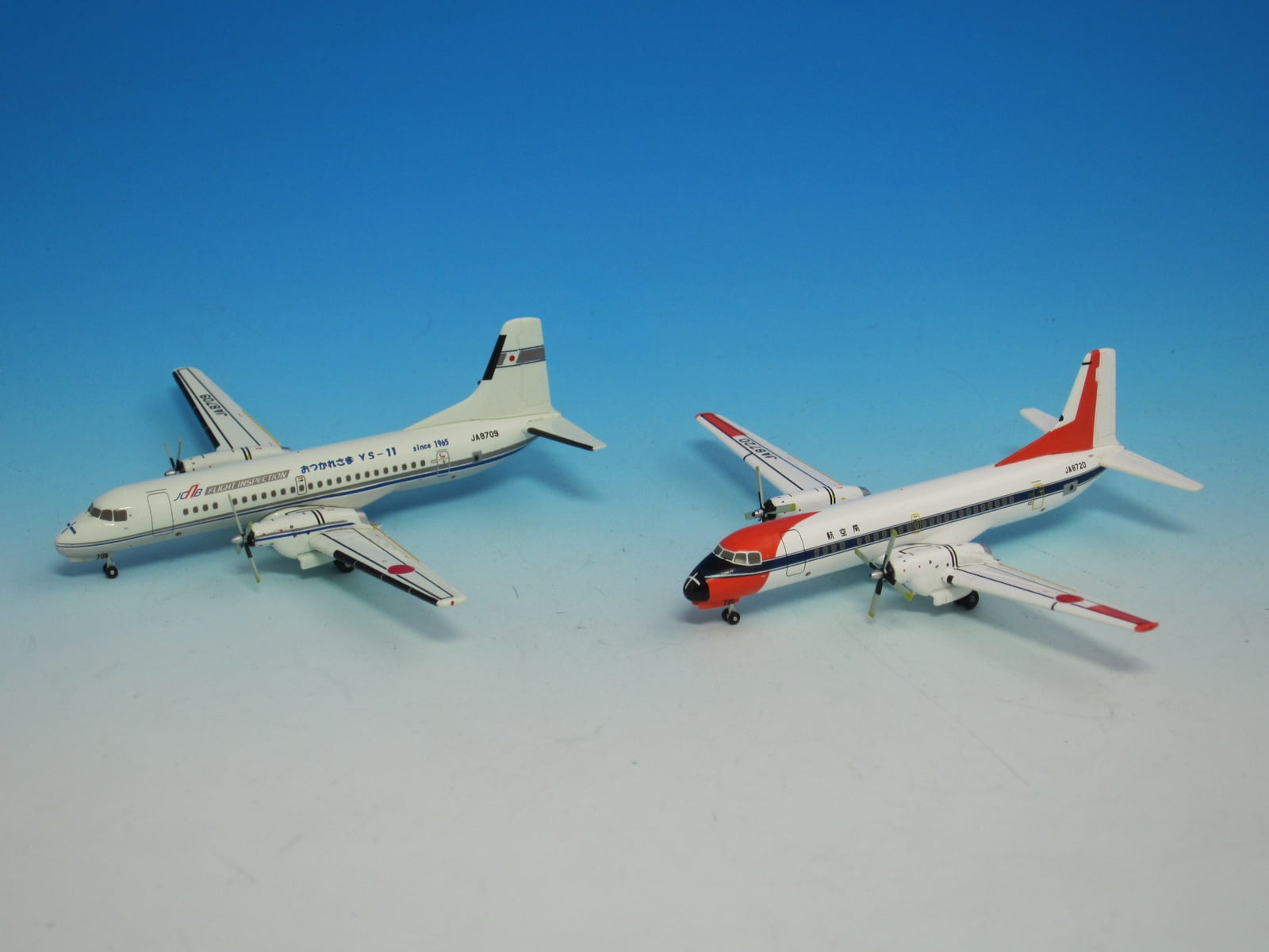 41101 全日空特注品 航空局 おつかれさまYS-11 2機セット JA8709 JA8720 1:400 メーカー完売 全日空商事 1:400 JCAB / Japan Civil Aviation Bureau / 航空局 YS-11 亜鉛ダイキャスト製