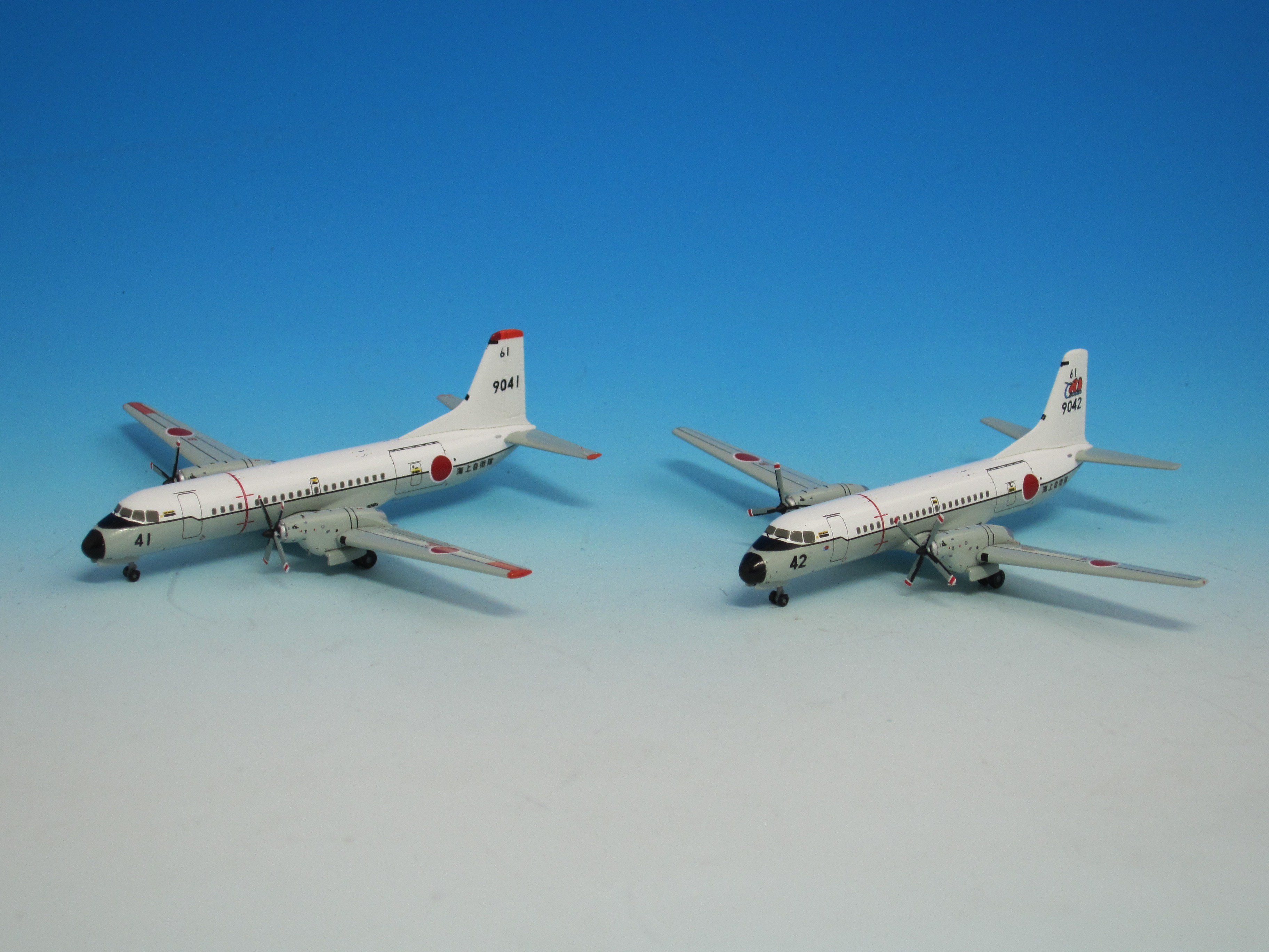 41102 全日空商事特注品 海上自衛隊 厚木基地 第61航空隊 YS-11 [9041]旧&[9042]新 2機セット 1:400 メーカー完売