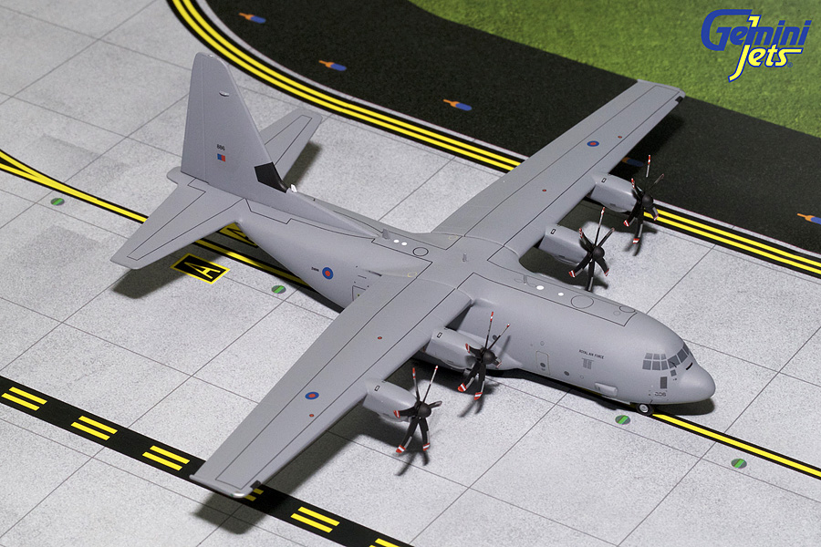 G2RAF713 GEMINI 200 ROYAL AIR FORCE /イギリス空軍 C-130J ZH886 1:200 完売しました。 GEMINI JETS 1:200 RAF / Royal Air Force / イギリス空軍 C-130 ハーキュリーズ 亜鉛ダイキャスト製