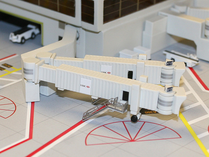 GJARBRDG2 GEMINI JETS 空港アクセサリー 搭乗ブリッジ 大型機用 3個入り 1:400 お取り寄せ GEMINI JETS 1:400   プラスチック製