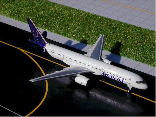 15140 GEMINI JETS ROYAL B757-200 C-GRYK 1:400 メーカー完売 GEMINI JETS 1:400 ROYAL / ロイヤル 757-200 亜鉛ダイキャスト製