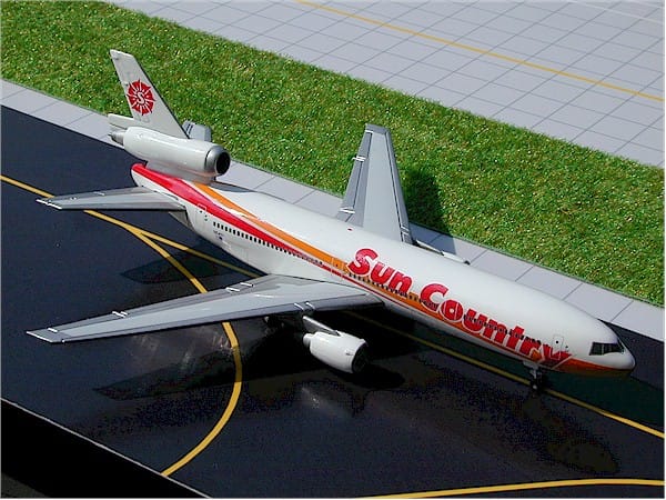15240 GEMINI JETS SUN COUNTRY DC-10 N154SY 1:400 完売しました。 GEMINI JETS 1:400 Sun Country Airlines / サンカントリー DC-10 亜鉛ダイキャスト製