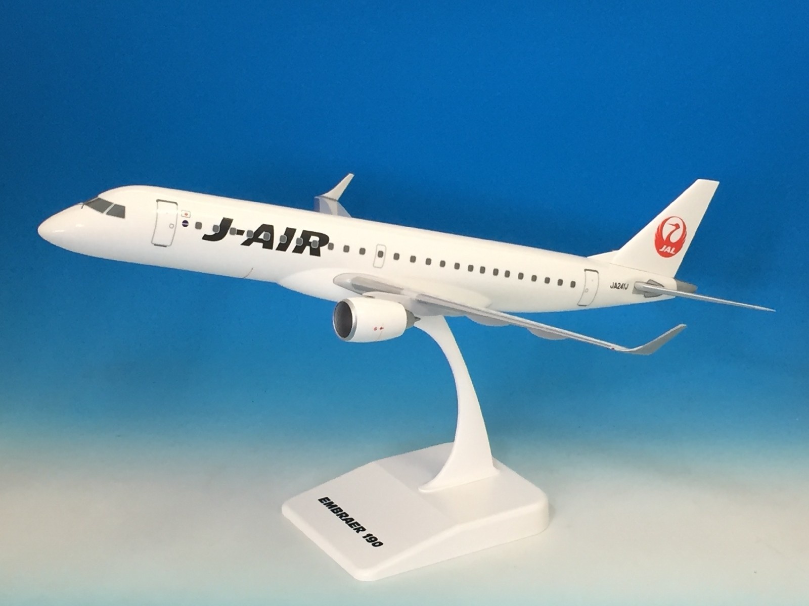 BJQ2039 JALUX企画品 JAL Embraer E190 JA241J 1:100 完売しました。