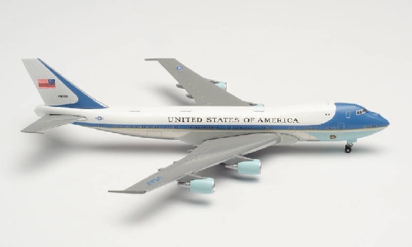 502511-003 Herpa Air Force One / エアフォースⅠ 大統領専用機 VC-25(B747-200) 82-8000 1:500 完売しました。 Herpa 1:500 Air Force One / エアフォースⅠ 大統領専用機 747-200 亜鉛ダイキャスト製