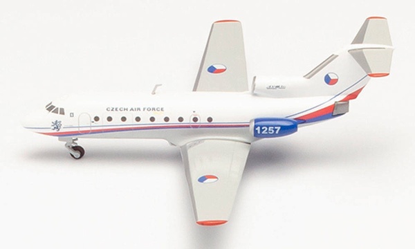 559898 Herpa Czech Air Force / チェコ空軍 241st Yak-40 1257 クベリィ空軍基地 1:200 完売しました。 Herpa 1:200 Czech Air Force / チェコ空軍 Yak-40 亜鉛ダイキャスト製