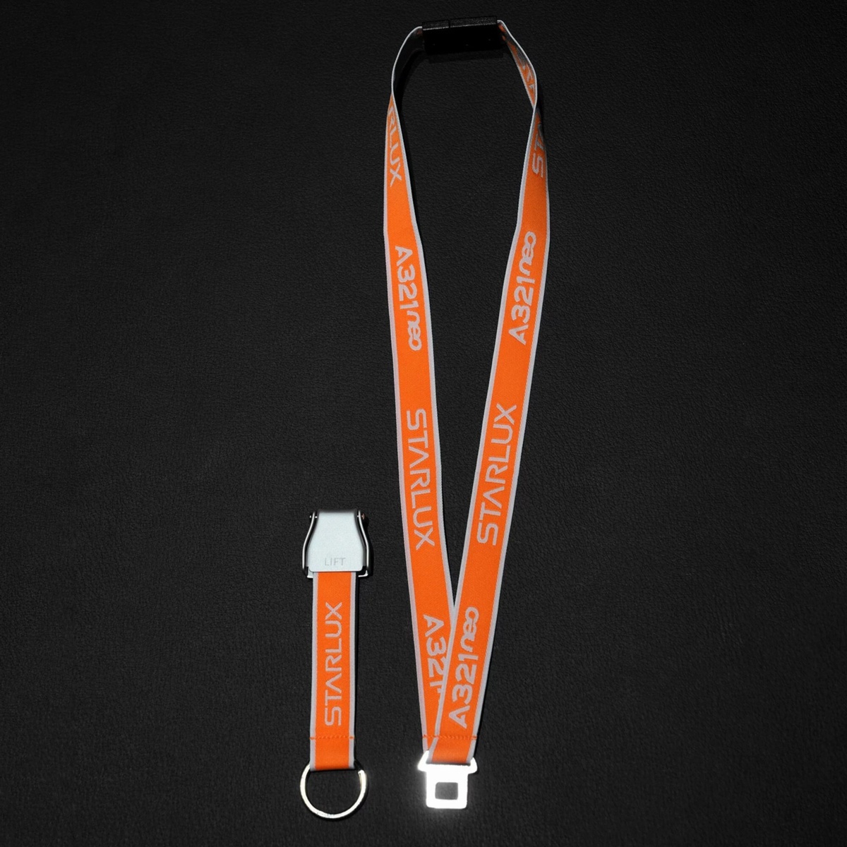 LGP200056 STARLUX Airlines / スターラックス航空 A321neo LANYARD & KEYRING 完売しました。 STARLUX  STARLUX Airlines / スターラックス航空 A321neo 布製