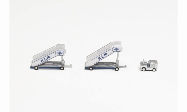 571883 Herpa KLM タラップ2個 トラクター１個 1:200 完売しました。