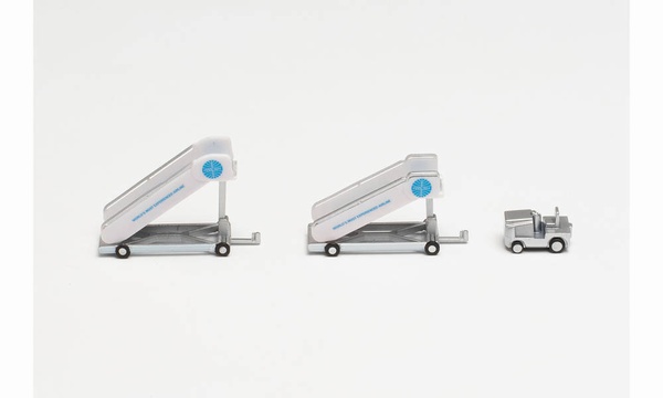571890 Herpa Pan Am タラップ2個 トラクター１個 1:200 完売しました。