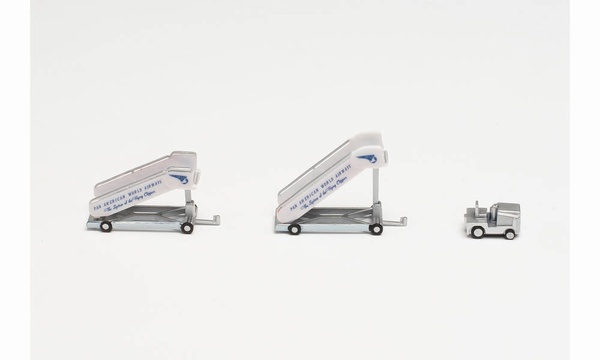 571906 Herpa Pan American World Airways historic タラップ2個 トラクター１個 1:200 完売しました。