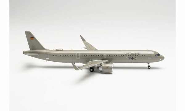 572170 Herpa Luftwaffe Flugbereitschaft /ドイツ空軍 Flugbereitschaft A321LR 15+10 1:200 完売しました。 Herpa 1:200 Luftwaffe / ドイツ空軍 A321 プラスチック製