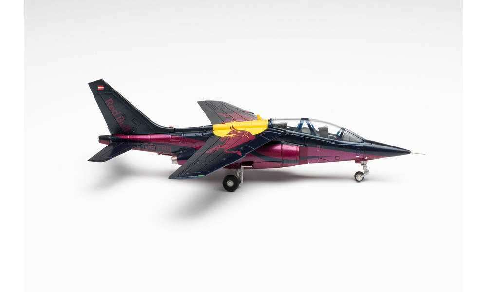 580496 Herpa The Flying Bulls Dassault-Breguet Alpha Jet D-ICDM 1:72 完売しました。 Herpa 1:72 The Flying Bulls / ザ・フライングブルズ Alpha Jet 亜鉛ダイキャスト製