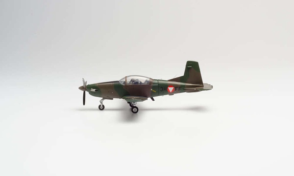 580526 Herpa オーストリア空軍 PC-7 フライトスクール ヒンターシュトイサー基地 1:72 お取り寄せ