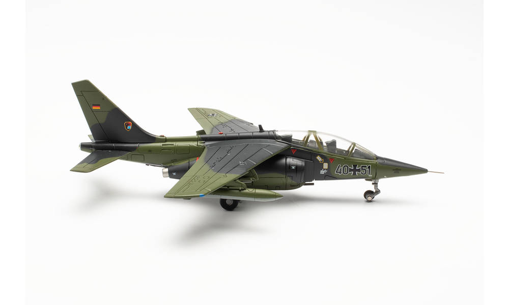 580748 Herpa ドイツ空軍 第41戦闘爆撃飛行隊 フースム空軍基地 40+51 1:72 完売しました。 Herpa 1:72 Luftwaffe / ドイツ空軍 Alpha Jet 亜鉛ダイキャスト製