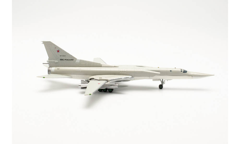 572156 Herpa Russian Air Force / ロシア空軍 TU-22M3 ジェギレヴォ空軍基地 RF-34075 1:200 完売しました。