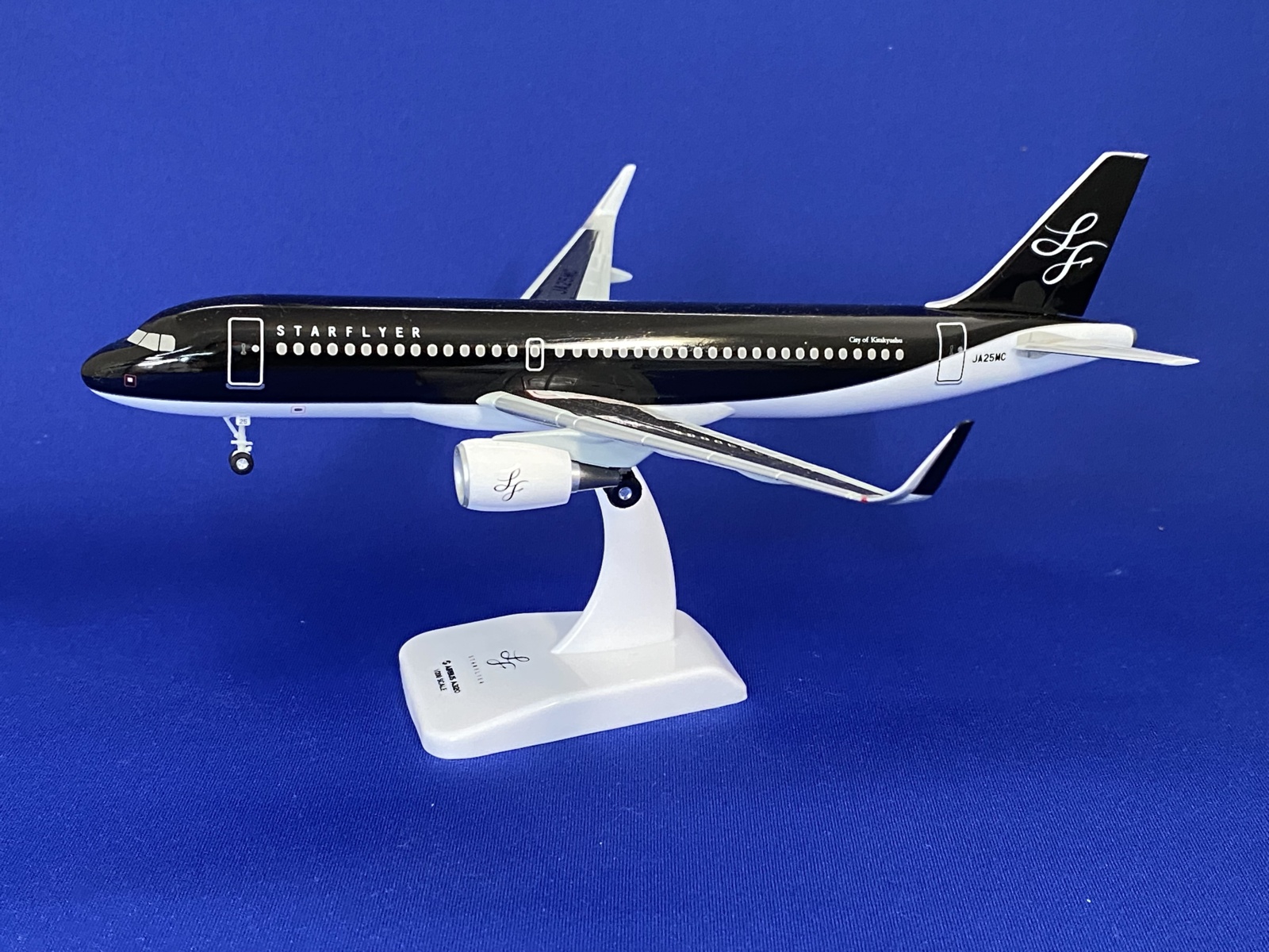 SFJ2001 STARFLYER / スターフライヤー A320-200S JA25MC 1:200 完売しました。 Hogan 1:200 STARFLYER / スターフライヤー A320 プラスチック製