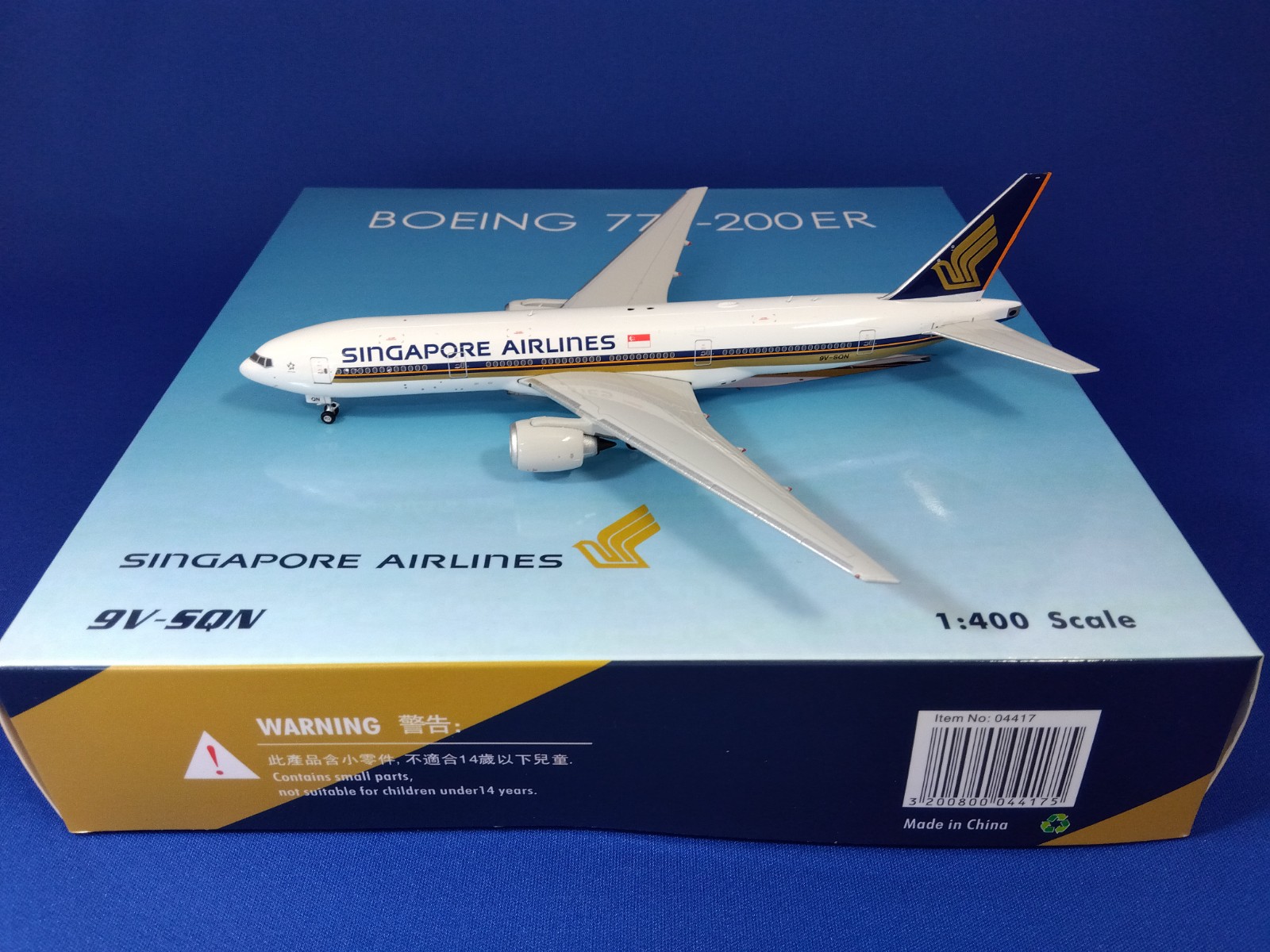 04417 Phoenix Singapore / シンガポール航空 B777-200EW 9V-SQN 1:400 完売しました。 Phoenix 1:400 Singapore Airlines / シンガポール航空 777-200 亜鉛ダイキャスト製