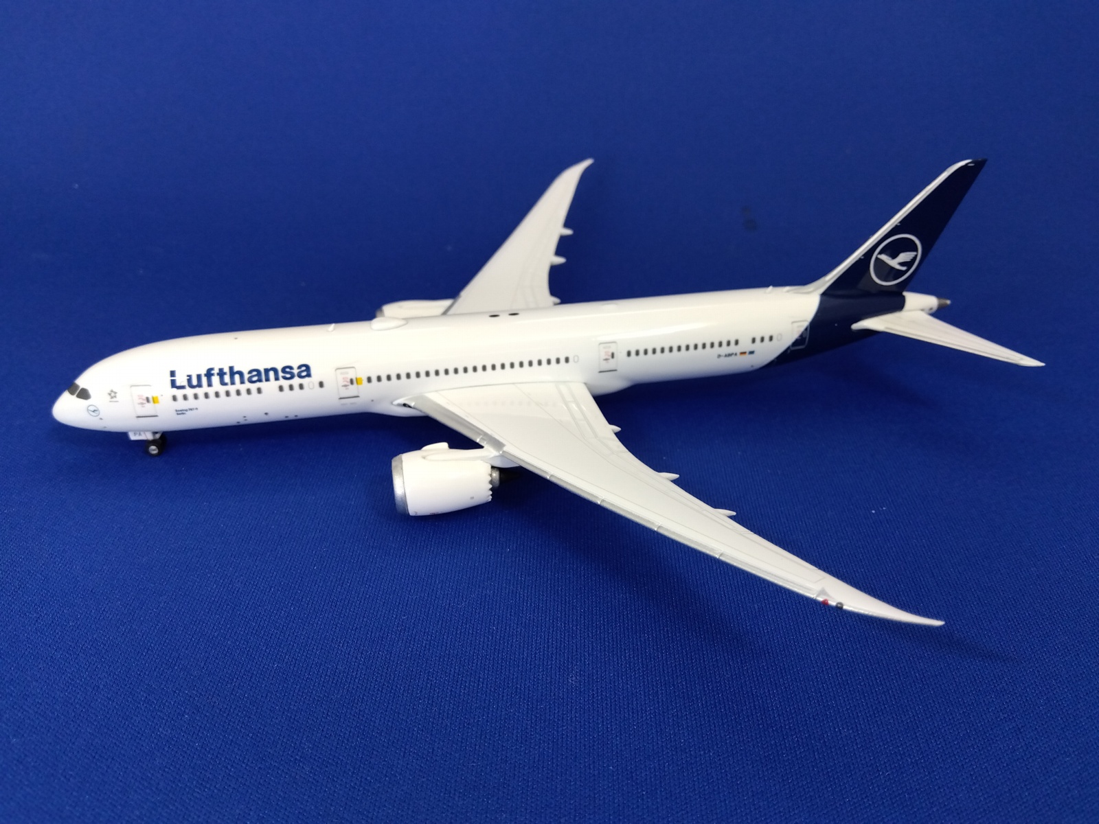04461 Phoenix Lufthansa / ルフトハンザドイツ航空 B787-9 D-ABPA 1:400 完売しました。 Phoenix 1:400 Lufthansa / ルフトハンザドイツ航空 787-9 亜鉛ダイキャスト製