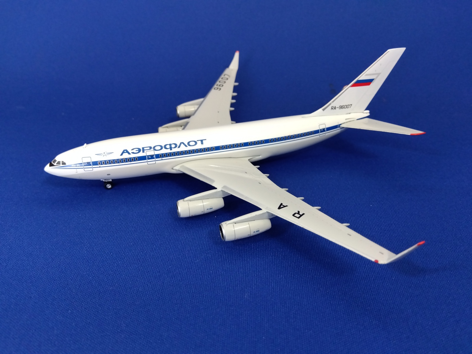 11781 Phoenix Aeroflot / アエロフロート IL-96-300 RA-96007 1:400 完売しました。