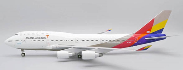 XX20124 JC WING Asiana Airlines / アシアナ航空 B747-400M HL7421 スタンド付 1:200 完売しました。 JC WING 1:200 Asiana Airlines / アシアナ航空 747-400 亜鉛ダイキャスト製
