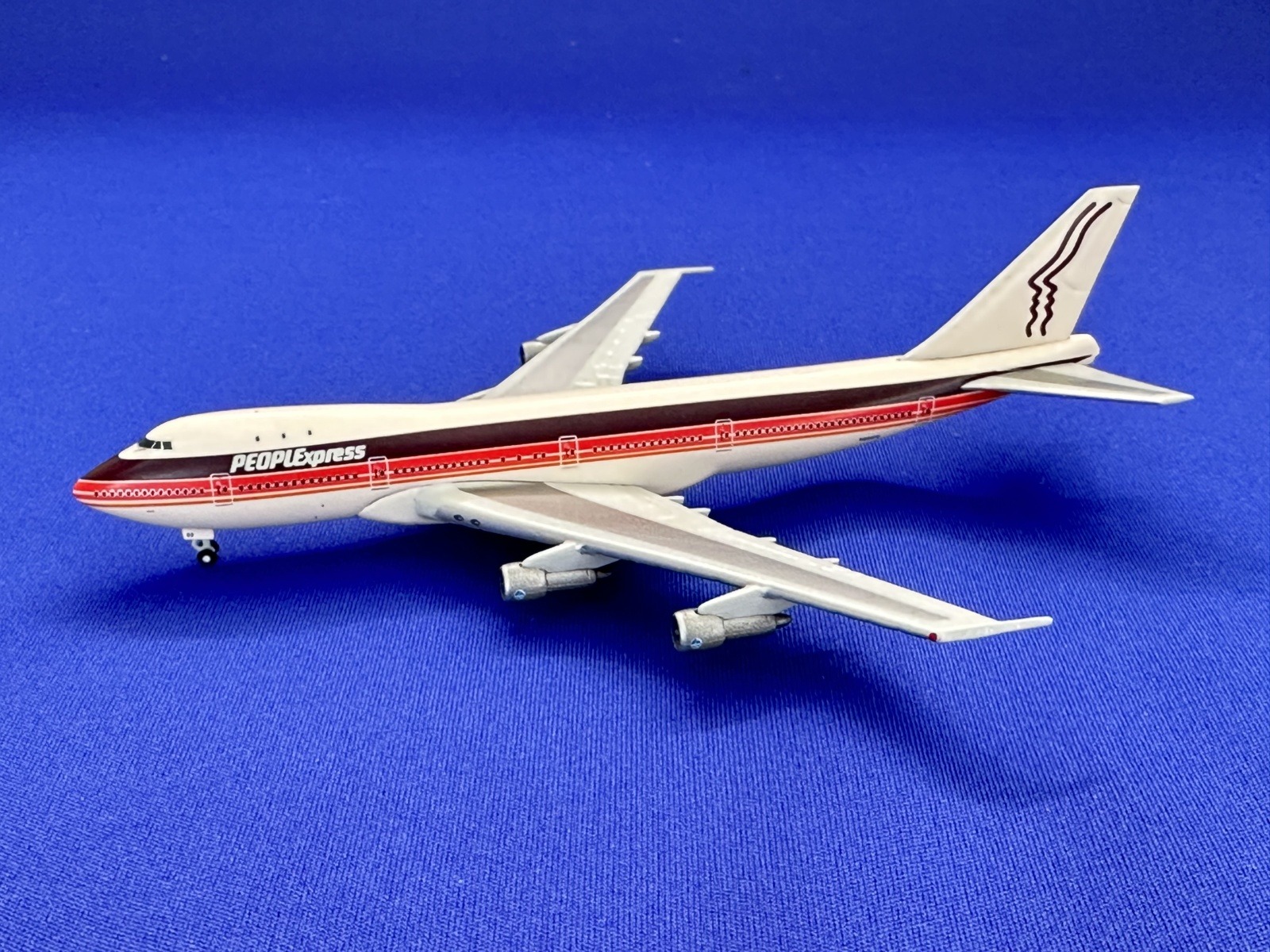 536813 Herpa CLUB MODELS Peoplexpress / ピープル・エキスプレス B747-100  N603PE プラスチック製スタンド付  1:500 メーカー完売