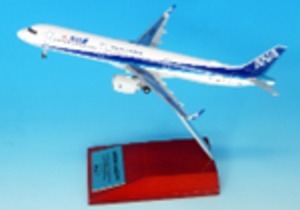 NH20191 全日空商事特注品 ANA All Nippon Airways / 全日空 A321neo WiFiレドーム付 JA152A 組立式スナップフィットモデル 木製スタンド付き 1:200 お取り寄せ 全日空商事 1:200 ANA All Nippon Airways / 全日空 A321neo プラスチック製