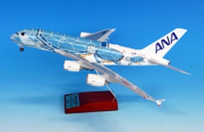 NH20233 全日空商事特注品 ANA All Nippon Airways / 全日空 A380 FLYING HONU ANAブルー (WiFiレドーム･ギア付) JA381A 組立式スナップフィットモデル 木製スタンド付き 1:200 完売しました。