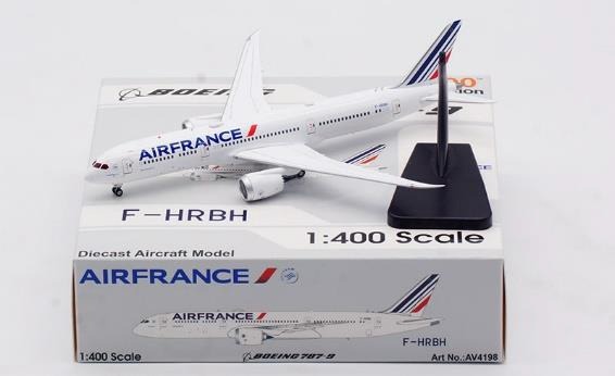 AV4198 Aviation400 Air France / エールフランス B787-9 F-HRBH 1:400 マグネット式ギヤ 完売しました。 Aviation400 1:400 Air France / エールフランス 787-9 亜鉛ダイキャスト製