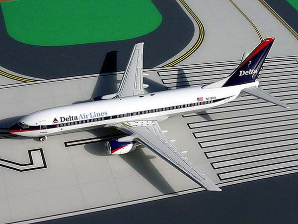 73009 GEMINI JETS Delta Air Lines / デルタ航空 Interim Colors B737-800 N378DA 1:250 メーカー完売
