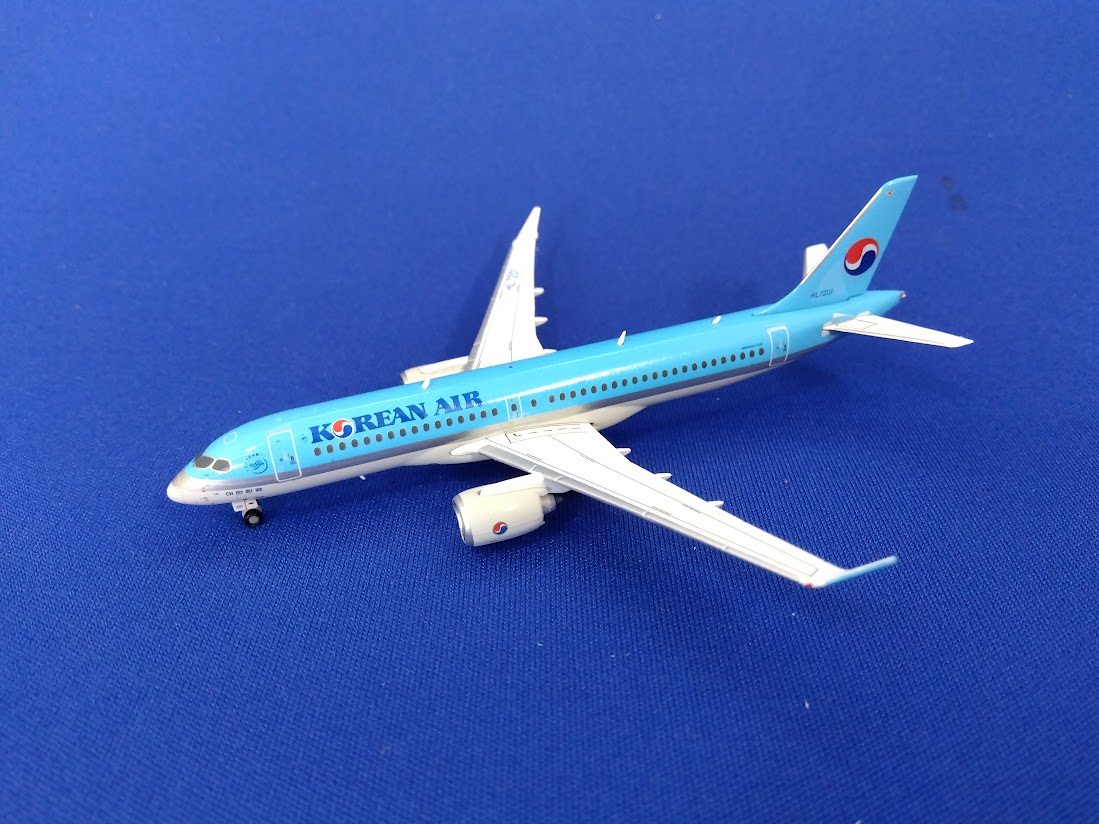 EW4CS3001 JC WING Korean Air / 大韓航空 CS300 HL7201 1:400 完売しました JC WING 1:400 Korean Air / 大韓航空 CS300 亜鉛ダイキャスト製