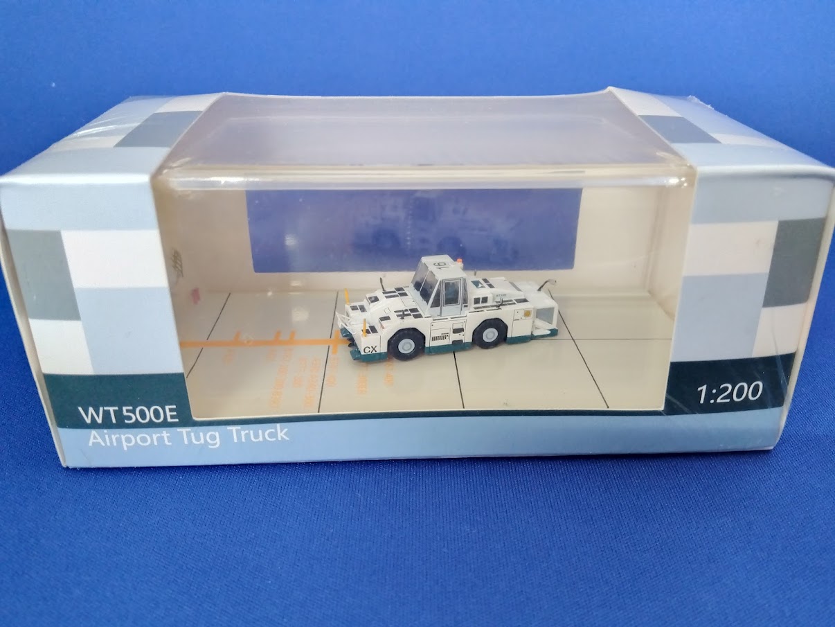 2WT500E04 JCWING Cathay Pacific Airlines / キャセイ航空 Towing car WT500E 1:200 完売しました JC WING 1:200   亜鉛ダイキャスト製