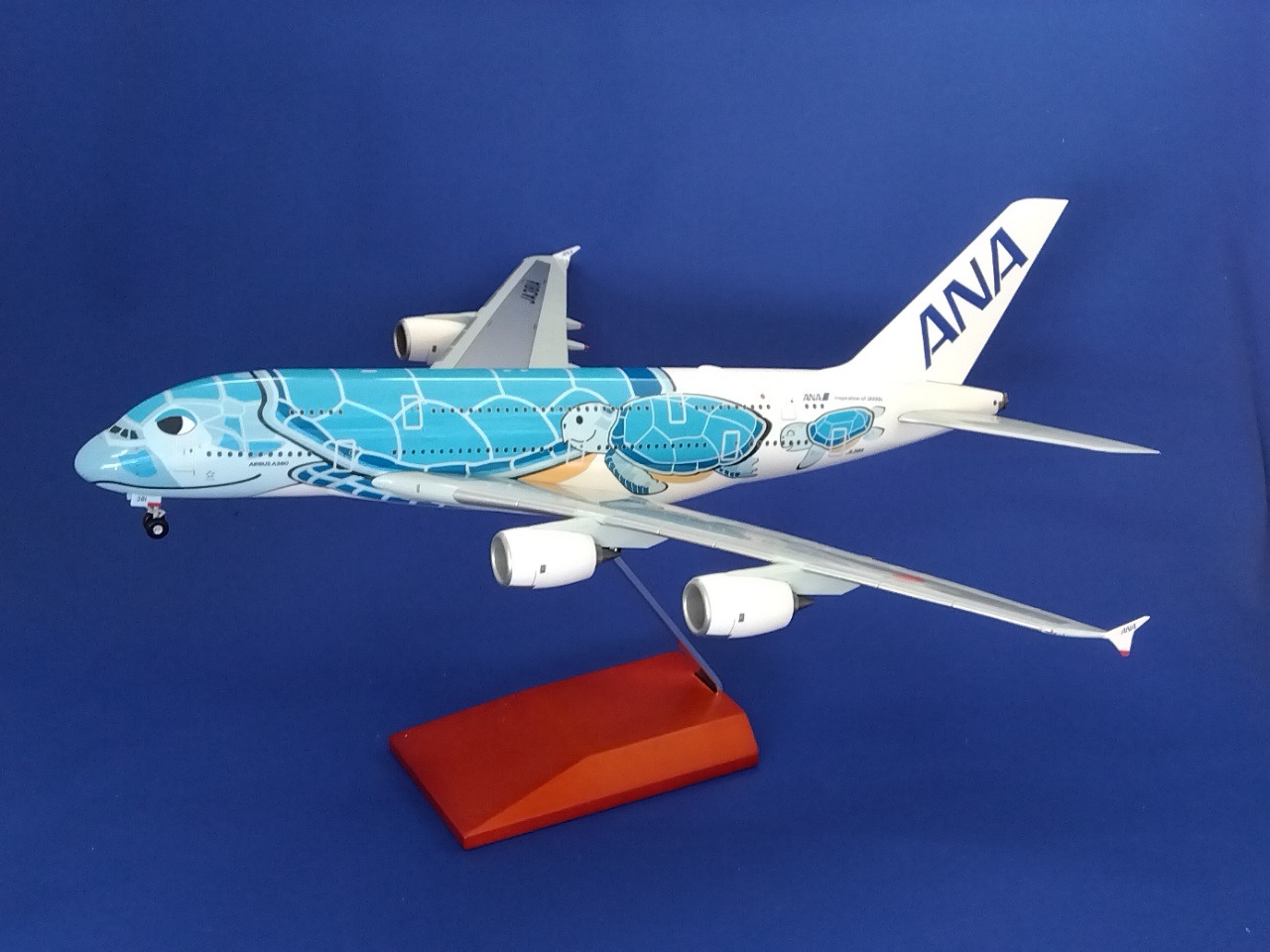 NH20192 全日空商事特注品 ANA All Nippon Airways / 全日空 A380 FLYING HONU ANAブルー (WiFiレドーム･ギア付) JA381A 完成品 木製スタンド付き 1:200 完売しました。 全日空商事 1:200 ANA All Nippon Airways / 全日空 A380 プラスチック製