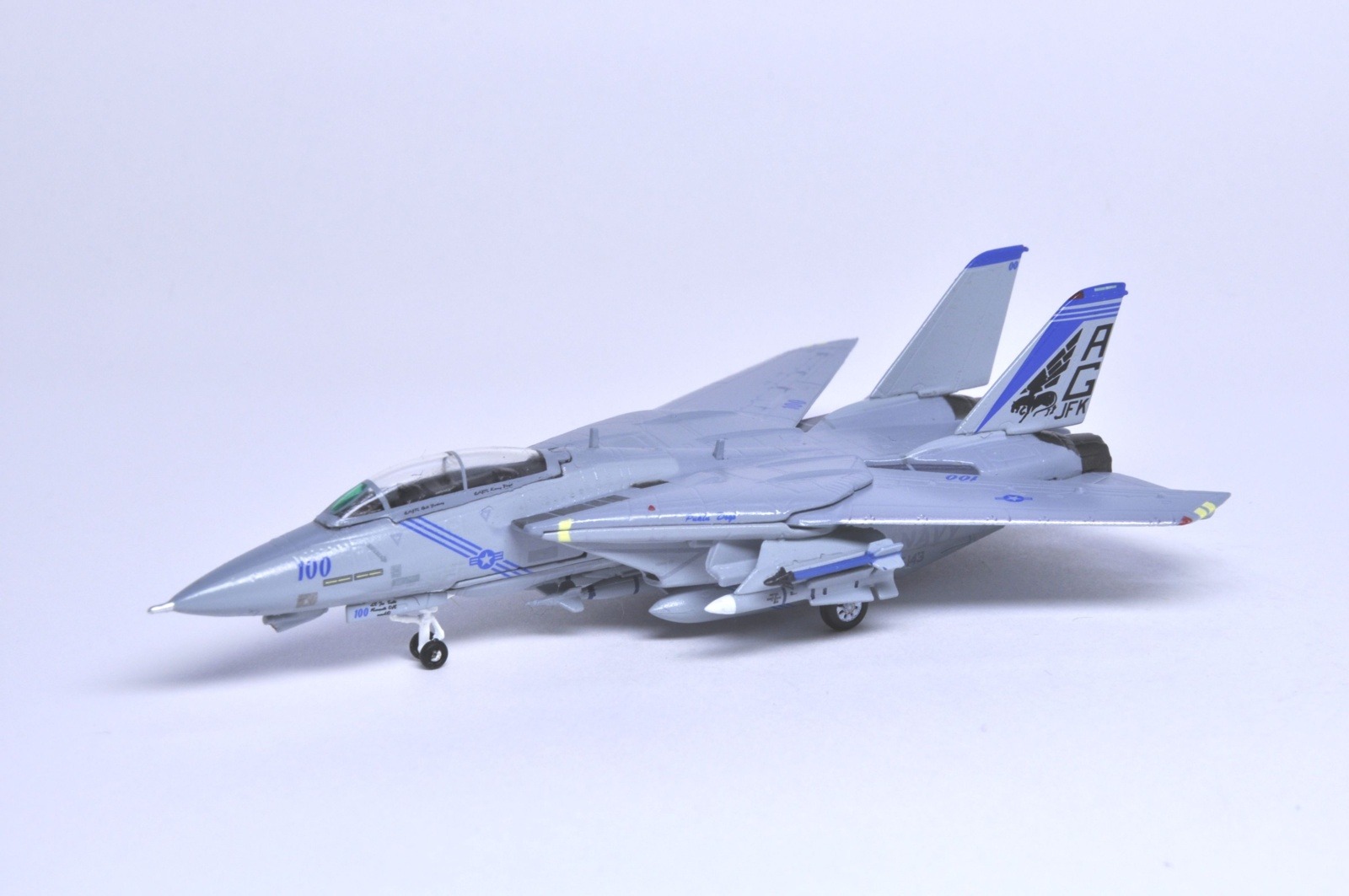 WA22070 WORLD AIRCRAFT US NAVY / アメリカ海軍 F-14B VF-143 ピューキンドッグス AG100 2003 1:200 お取り寄せ
