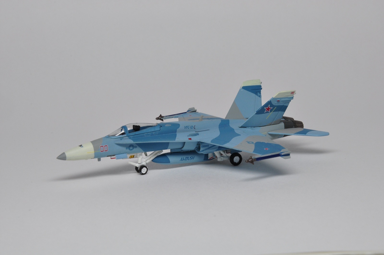WA22104 WORLD AIRCRAFT US NAVY / アメリカ海軍  F/A-18C VFC-12 ファイティングオマーズ 1:200 お取り寄せ