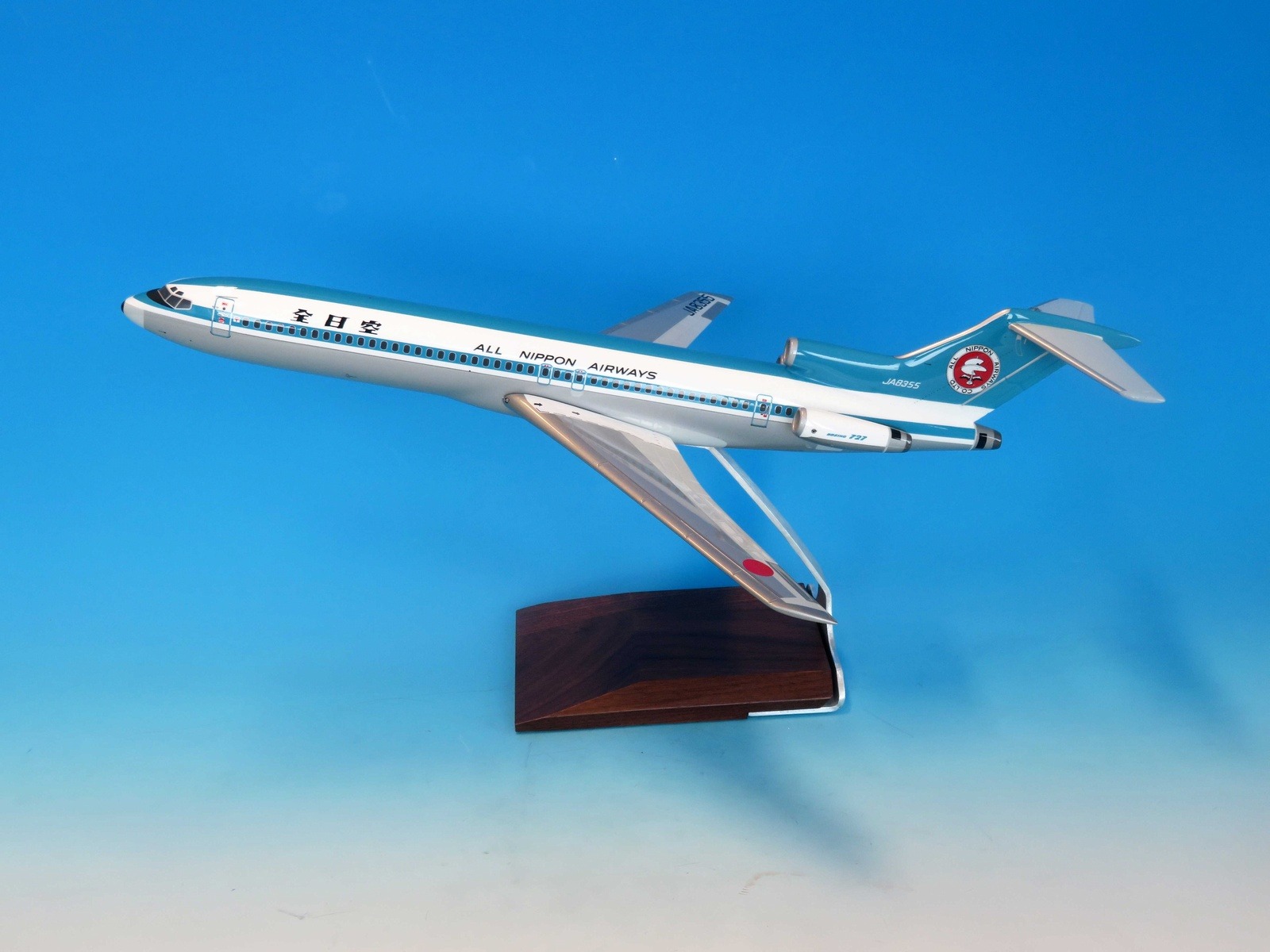 NH00125 全日空商事特注品 ANA All Nippon Airways / 全日空 B727-200 モヒカンルック JA8355 木製台座プレート付 1:100 完売しました 全日空商事 1:100 ANA All Nippon Airways / 全日空 727-200 紙製