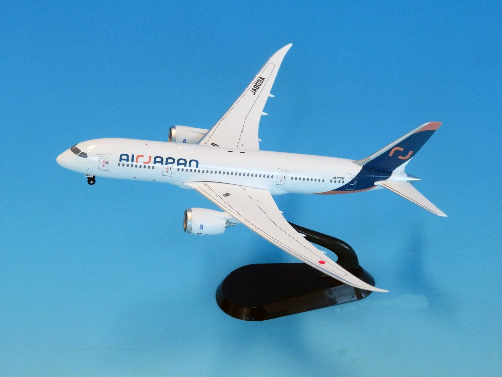 NQ40113 全日空商事特注品 Air Japan / エアージャパン B787-8  JA803A 完成品 1:400 完売しました。 全日空商事 1:400 Air Japan / エアージャパン 787-8 プラスチック製