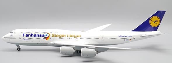EW2748004 JC WING Lufthansa / ルフトハンザドイツ航空 Fanhansa Siegerflieger B747-8 D-ABYI スタンド付 1:200 メーカー完売
