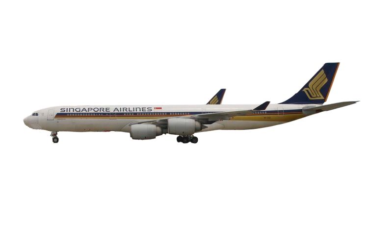 04640 Phoenix Singapore Airlines / シンガポール航空 A340-500 9V-SGC 1:400 完売しました。