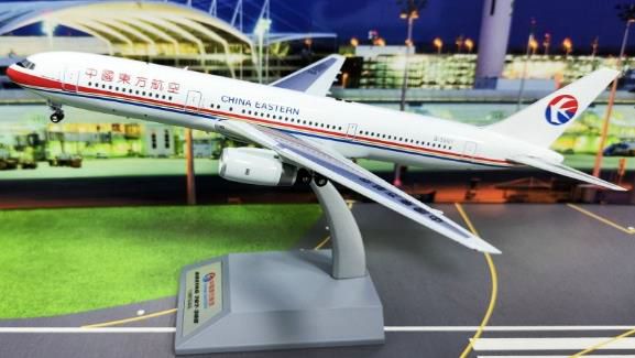 KJB763103 KJ MODELS China Eastern Airlines / 中国東方航空 B767-300ER B-5001 スタンド付き 1:200 完売しました。 KJ MODELS 1:200 CHINA EASTERN Airlines / 中国東方航空 767-300 亜鉛ダイキャスト製