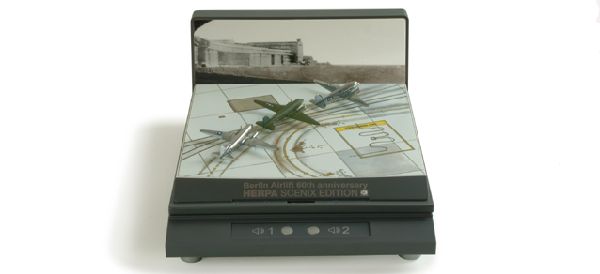 461498 Herpa Berlin Airlift 60th Ann / ベルリン空輸60周年記念 Set DC-3/C-47A SCENIX 1:500 メーカー完売 Herpa 1:500 Berlin Airlift / ベルリン空輸60周年記念 セット 亜鉛ダイキャスト製