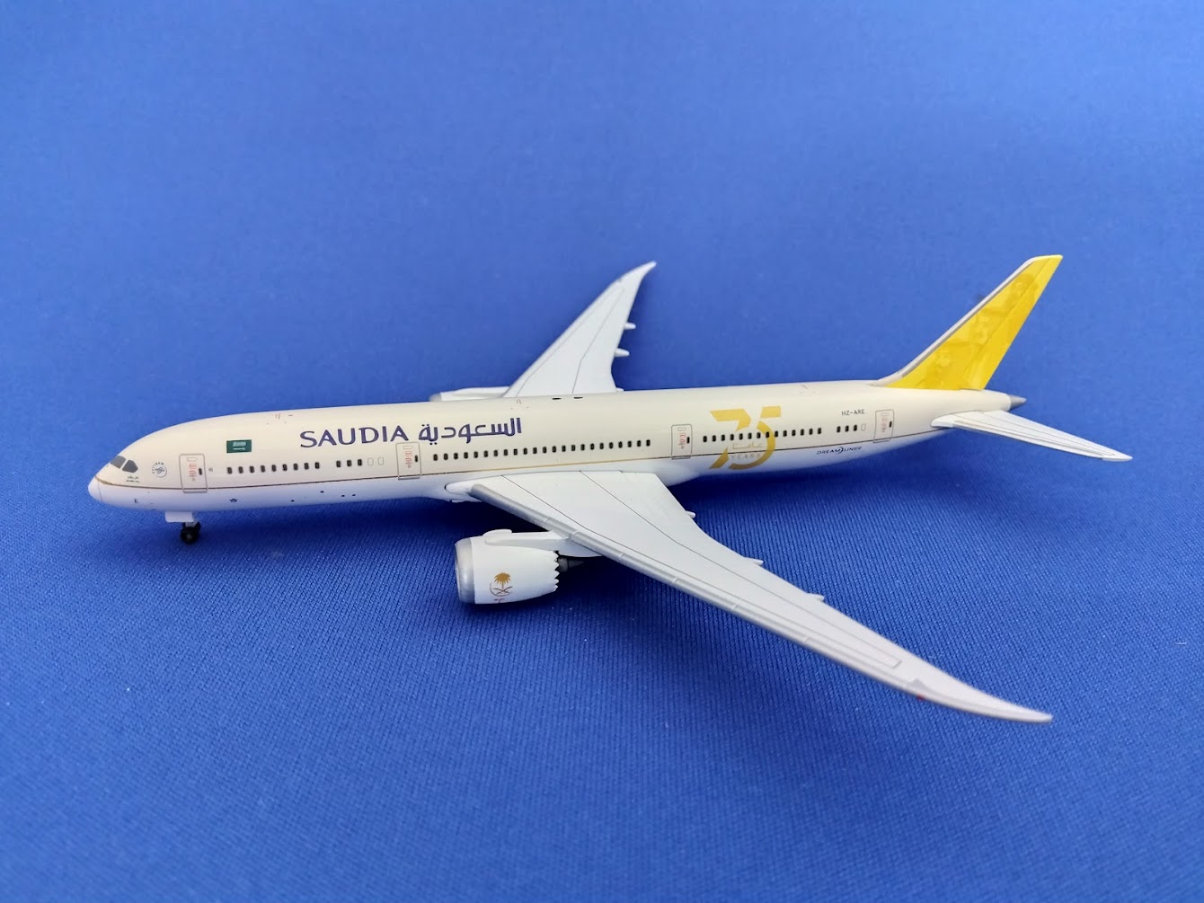 536486 Herpa CLUB MODELS SAUDIA/Saudi Arabian Airlines / サウジアラビア航空/サウディア 75years B787-9 HZ-ARE プラスチック製スタンド付 1:500 メーカー完売 Herpa CLUB MODELS 1:500 SAUDIA/Saudi Arabian Airlines / サウジアラビア航空/サウディア 787-9 亜鉛ダイキャスト製