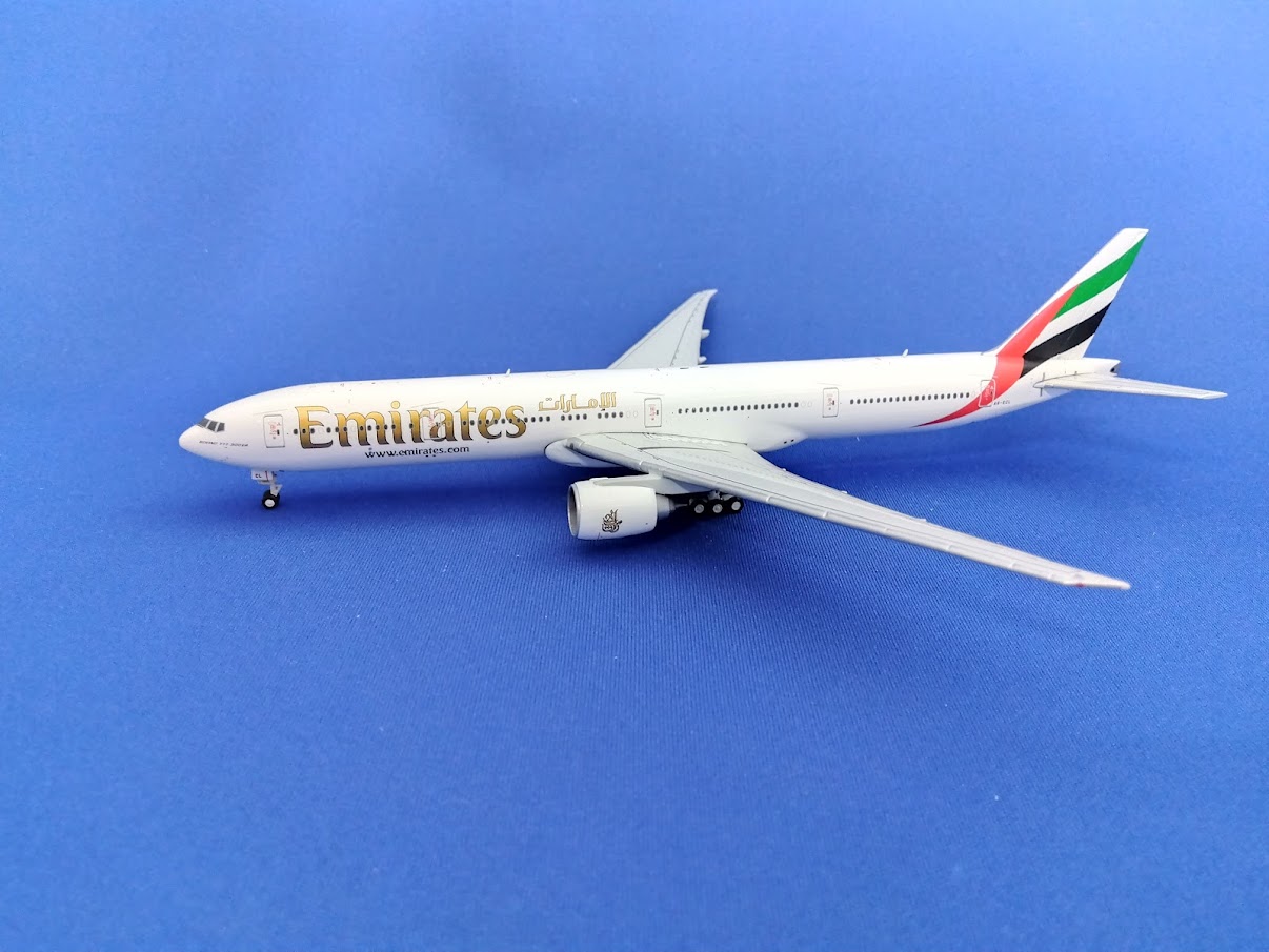 GJ701439 航空会社オフィシャルモデル GEMINI JETS Emirates / エミレーツ航空 B777-300ER A6-ECL 1:400 完売しました。 GEMINI JETS 航空会社オフィシャルモデル 1:400 Emirates / エミレーツ航空 777-300 亜鉛ダイキャスト製