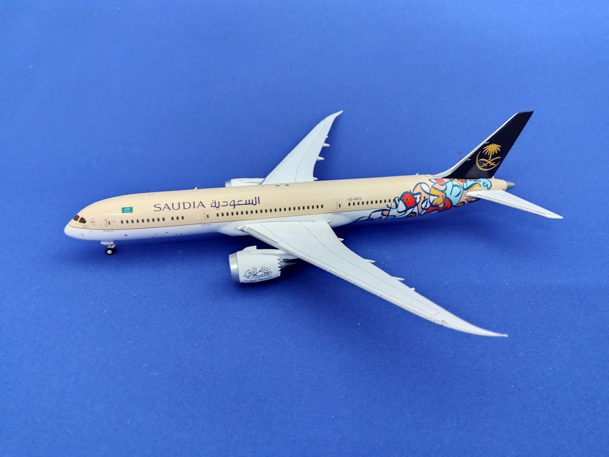LH4249 JCWING SAUDIA/Saudi Arabian Airlines / サウジアラビア航空/サウディア B787-9 HZ-AR13 Arab Calligraphy Year 1:400 メーカー完売 JC WING 1:400 SAUDIA/Saudi Arabian Airlines / サウジアラビア航空/サウディア 787-9 亜鉛ダイキャスト製