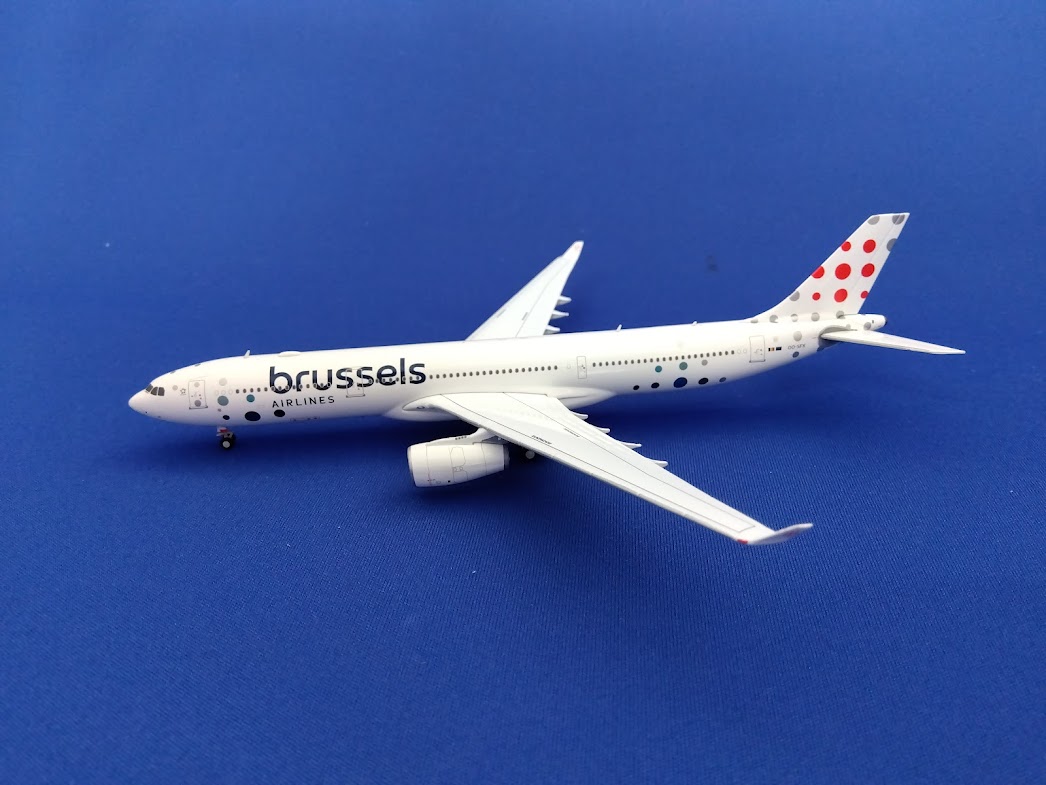 XX40093 JCWING Brussels Airlines / ブリュッセル航空 A330-300 OO-SFX 1:400 メーカー完売 JC WING 1:400 Brussels Airlines / ブリュッセル航空 A330-300 亜鉛ダイキャスト製