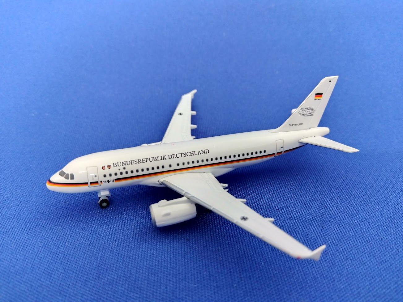 533409-001 Herpa Luftwaffe / ドイツ空軍 A319 Flugbereitschaft 15+03 1:500 Limited Edition メーカー完売 Herpa 1:500 Luftwaffe / ドイツ空軍 A319 亜鉛ダイキャスト製
