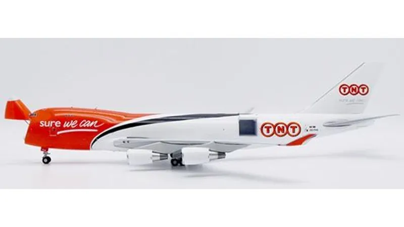 XX20305C JC WING TNT Express / TNTエクスプレス White Nose 747-400F OO-THA 開閉選択式 スタンド付 1:200 予約