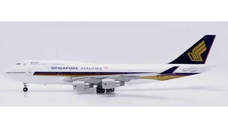 XX20605 JC WING Singapore Airlines / シンガポール航空 Megatop 747-400 9V-SPM スタンド付 1:200 予約