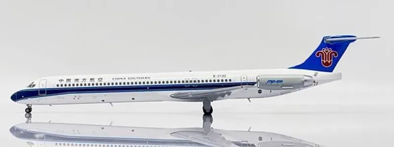 KJMD82025 JC WING CHINA SOUTHERN AIRLINES / 中国南方航空 MD-82 B-2132 スタンド付 1:200 予約